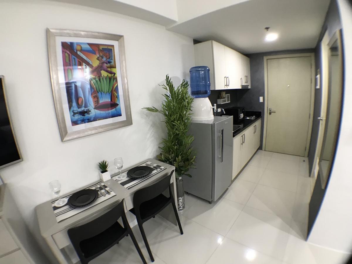 Jazz Makati Luxury Apartment Манила Экстерьер фото